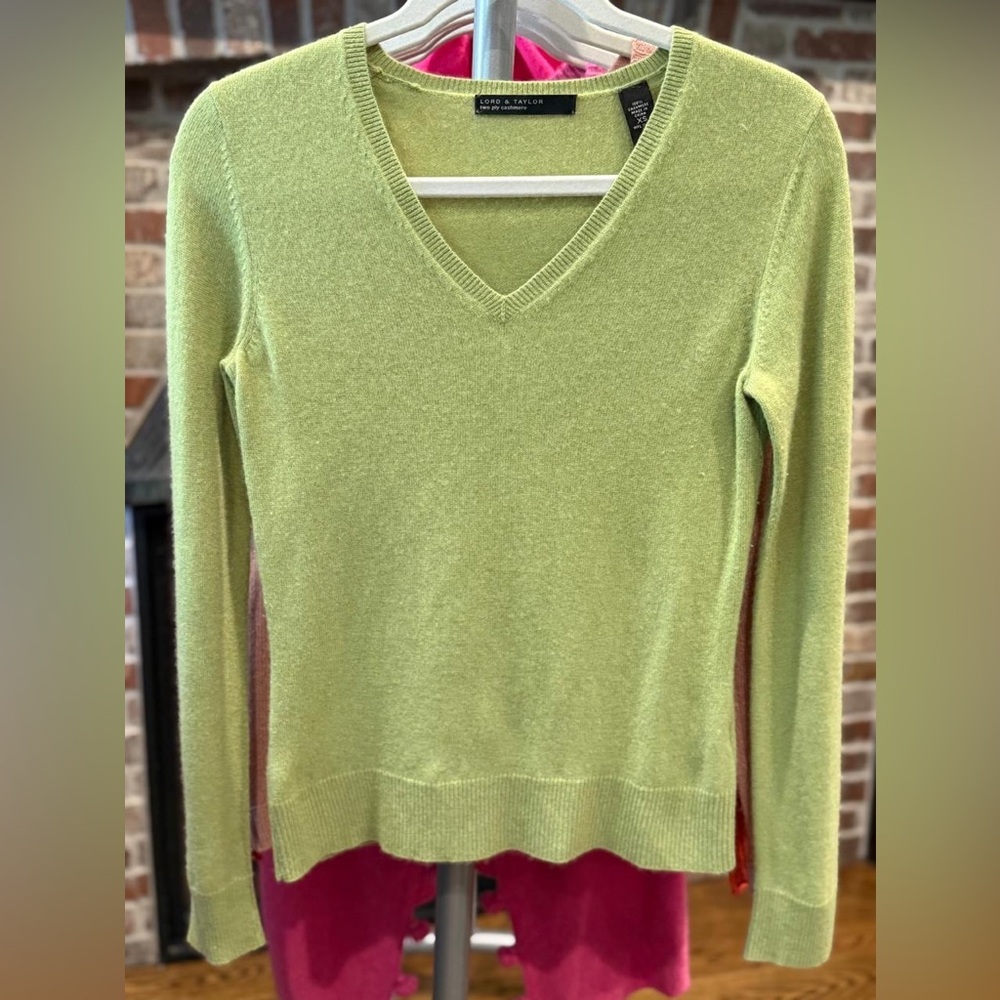 Green V-Neck Cashmere Sweater